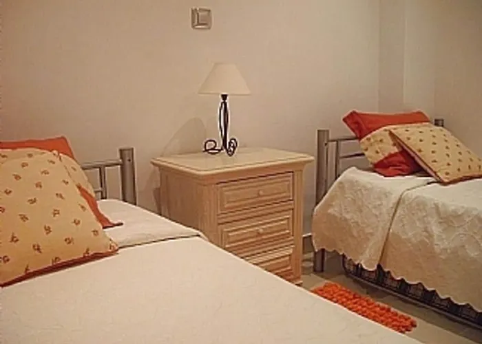 Διαμέρισμα Modern 2 Bed *