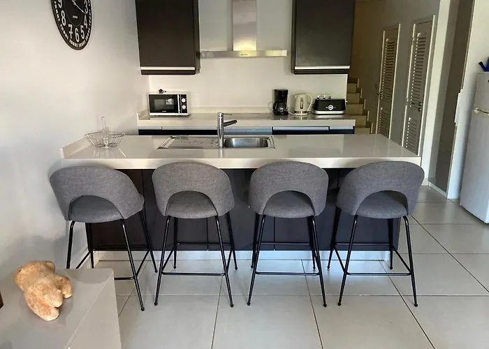 Διαμέρισμα Modern 2 Bed *